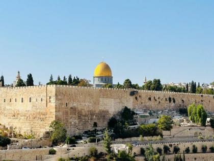 Amid war with Hamas, people from southern Israel leave homes, move to Jerusalem | Amid war with Hamas, people from southern Israel leave homes, move to Jerusalem Amid war with Hamas, people from southern Israel leave homes, move to Jerusalem | Amid war with Hamas, people from southern Israel leave homes, move to Jerusalem