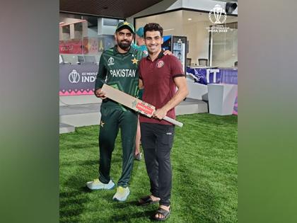 CWC 2023: Pakistan skipper Babar Azam gifts his bat to Afghanistan's Rahmanullah Gurbaz | CWC 2023: Pakistan skipper Babar Azam gifts his bat to Afghanistan's Rahmanullah Gurbaz