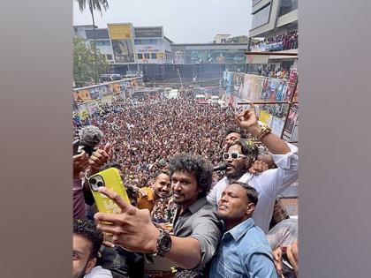Director Lokesh Kanagaraj suffers minor injury during 'Leo' promotions in Kerala | Director Lokesh Kanagaraj suffers minor injury during 'Leo' promotions in Kerala Director Lokesh Kanagaraj suffers minor injury during 'Leo' promotions in Kerala | Director Lokesh Kanagaraj suffers minor injury during 'Leo' promotions in Kerala
