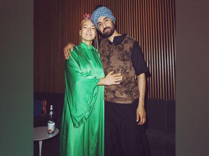 Diljit Dosanjh, Sia collaborate for new single 'Hass Hass' | Diljit Dosanjh, Sia collaborate for new single 'Hass Hass' Diljit Dosanjh, Sia collaborate for new single 'Hass Hass' | Diljit Dosanjh, Sia collaborate for new single 'Hass Hass'