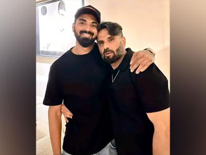 Suniel Shetty twins with son-in-law KL Rahul in new picture, Athiya Shetty reacts | Suniel Shetty twins with son-in-law KL Rahul in new picture, Athiya Shetty reacts Suniel Shetty twins with son-in-law KL Rahul in new picture, Athiya Shetty reacts | Suniel Shetty twins with son-in-law KL Rahul in new picture, Athiya Shetty reacts