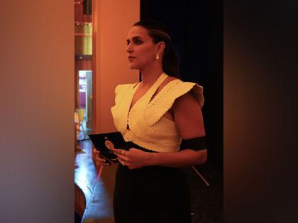 Neha Dhupia wears black armband as mark of respect to father-in-law Bishan Singh Bedi | Neha Dhupia wears black armband as mark of respect to father-in-law Bishan Singh Bedi Neha Dhupia wears black armband as mark of respect to father-in-law Bishan Singh Bedi | Neha Dhupia wears black armband as mark of respect to father-in-law Bishan Singh Bedi