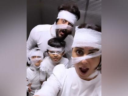 Riteish, Genelia dress up as bandaged mummies for 'Halloween time' with kids | Riteish, Genelia dress up as bandaged mummies for 'Halloween time' with kids Riteish, Genelia dress up as bandaged mummies for 'Halloween time' with kids | Riteish, Genelia dress up as bandaged mummies for 'Halloween time' with kids