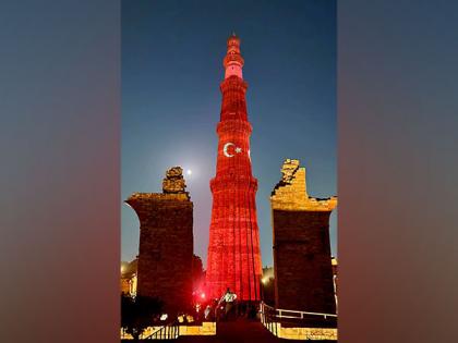 Delhi: Qutub Minar illuminated in Turkish flag | Delhi: Qutub Minar illuminated in Turkish flag