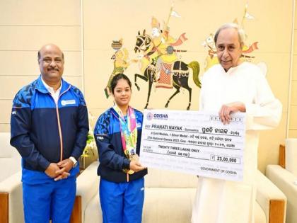 Naveen Patnaik felicitates Odisha's gymnast Pranati Nayak for her outstanding performance at National Games | Naveen Patnaik felicitates Odisha's gymnast Pranati Nayak for her outstanding performance at National Games