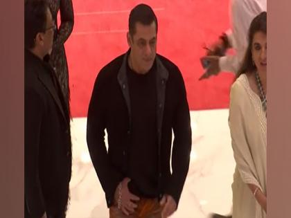 Salman Khan arrives in style at Jio World Plaza launch | Salman Khan arrives in style at Jio World Plaza launch Salman Khan arrives in style at Jio World Plaza launch | Salman Khan arrives in style at Jio World Plaza launch