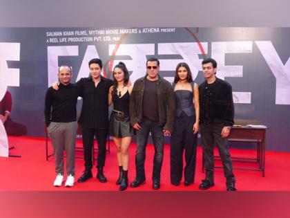Salman Khan poses in style with niece Alizeh Agnihotri, 'Farrey' cast at trailer launch | Salman Khan poses in style with niece Alizeh Agnihotri, 'Farrey' cast at trailer launch Salman Khan poses in style with niece Alizeh Agnihotri, 'Farrey' cast at trailer launch | Salman Khan poses in style with niece Alizeh Agnihotri, 'Farrey' cast at trailer launch