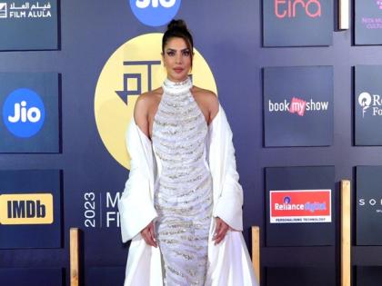 Priyanka Chopra wishes her fans on Karwa Chauth | Priyanka Chopra wishes her fans on Karwa Chauth Priyanka Chopra wishes her fans on Karwa Chauth | Priyanka Chopra wishes her fans on Karwa Chauth