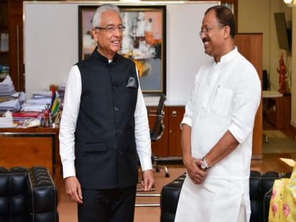 MoS Muraleedharan meets Mauritius Prime Minister Pravind Jugnauth | MoS Muraleedharan meets Mauritius Prime Minister Pravind Jugnauth