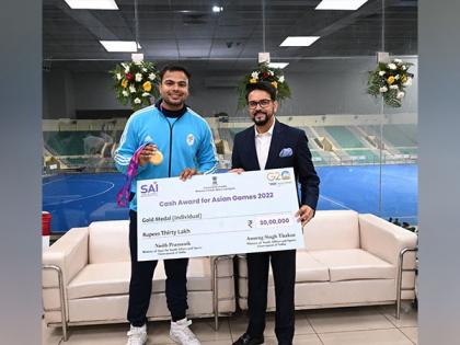 Sports minister Anurag Thakur presents cash awards to para-athletes for remarkable performance in Asian Para Games | Sports minister Anurag Thakur presents cash awards to para-athletes for remarkable performance in Asian Para Games