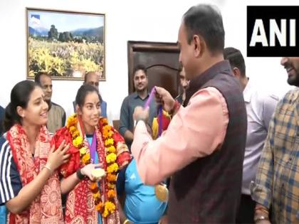 "I felt very good after winning 3 medals": says Sheetal Devi after reaching at her home in Jammu | "I felt very good after winning 3 medals": says Sheetal Devi after reaching at her home in Jammu "I felt very good after winning 3 medals": says Sheetal Devi after reaching at her home in Jammu | "I felt very good after winning 3 medals": says Sheetal Devi after reaching at her home in Jammu