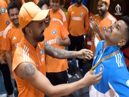 Shreyas Iyer receives 'Fielder of the Match' award from KL Rahul in Sri Lanka clash | Shreyas Iyer receives 'Fielder of the Match' award from KL Rahul in Sri Lanka clash