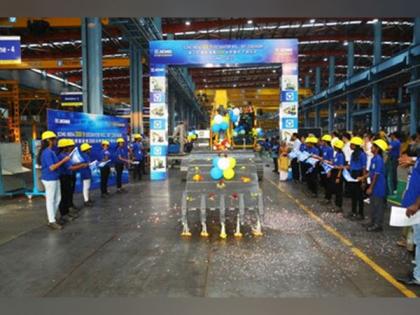 XCMG Machinery Going Glocal: the 2,000th Excavator That Made in India Rolls Off Assembly Line | XCMG Machinery Going Glocal: the 2,000th Excavator That Made in India Rolls Off Assembly Line XCMG Machinery Going Glocal: the 2,000th Excavator That Made in India Rolls Off Assembly Line | XCMG Machinery Going Glocal: the 2,000th Excavator That Made in India Rolls Off Assembly Line