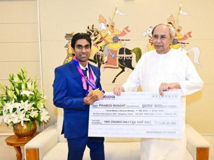 Odisha CM felicitates Pramod Bhagat, Soundarya Kumar following their immaculate success at the Asian Para Games | Odisha CM felicitates Pramod Bhagat, Soundarya Kumar following their immaculate success at the Asian Para Games Odisha CM felicitates Pramod Bhagat, Soundarya Kumar following their immaculate success at the Asian Para Games | Odisha CM felicitates Pramod Bhagat, Soundarya Kumar following their immaculate success at the Asian Para Games