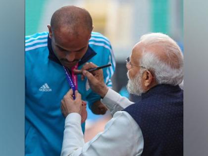 Suyash Jadhav shares his experience of getting Asian Para Games medal signed by PM Modi | Suyash Jadhav shares his experience of getting Asian Para Games medal signed by PM Modi Suyash Jadhav shares his experience of getting Asian Para Games medal signed by PM Modi | Suyash Jadhav shares his experience of getting Asian Para Games medal signed by PM Modi