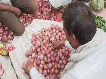 Government launches aggressive retail sale of onions at Rs 25 per kg | Government launches aggressive retail sale of onions at Rs 25 per kg Government launches aggressive retail sale of onions at Rs 25 per kg | Government launches aggressive retail sale of onions at Rs 25 per kg