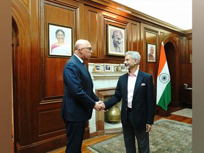EAM Jaishankar, Australian opposition leader discuss bilateral ties, global affairs | EAM Jaishankar, Australian opposition leader discuss bilateral ties, global affairs EAM Jaishankar, Australian opposition leader discuss bilateral ties, global affairs | EAM Jaishankar, Australian opposition leader discuss bilateral ties, global affairs