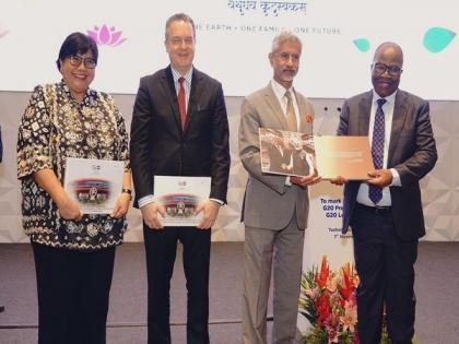 EAM Jaishankar hosts G20 ambassadors at Yashobhoomi convention centre | EAM Jaishankar hosts G20 ambassadors at Yashobhoomi convention centre EAM Jaishankar hosts G20 ambassadors at Yashobhoomi convention centre | EAM Jaishankar hosts G20 ambassadors at Yashobhoomi convention centre