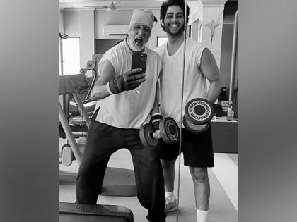 Amitabh Bachchan extends good wishes to grandson Agastya Nanda for 'The Archies' | Amitabh Bachchan extends good wishes to grandson Agastya Nanda for 'The Archies' Amitabh Bachchan extends good wishes to grandson Agastya Nanda for 'The Archies' | Amitabh Bachchan extends good wishes to grandson Agastya Nanda for 'The Archies'