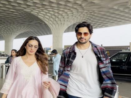 Sidharth, Kiara arrive in Delhi to celebrate their first Diwali post wedding | Sidharth, Kiara arrive in Delhi to celebrate their first Diwali post wedding Sidharth, Kiara arrive in Delhi to celebrate their first Diwali post wedding | Sidharth, Kiara arrive in Delhi to celebrate their first Diwali post wedding