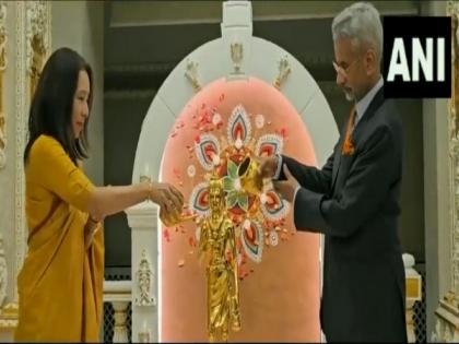 EAM Jaishankar offers prayers at BAPS Shri Swaminarayan Mandir in London | EAM Jaishankar offers prayers at BAPS Shri Swaminarayan Mandir in London EAM Jaishankar offers prayers at BAPS Shri Swaminarayan Mandir in London | EAM Jaishankar offers prayers at BAPS Shri Swaminarayan Mandir in London