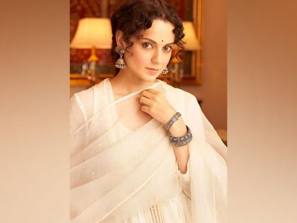 Kangana Ranaut celebrates Diwali with family, check out how | Kangana Ranaut celebrates Diwali with family, check out how Kangana Ranaut celebrates Diwali with family, check out how | Kangana Ranaut celebrates Diwali with family, check out how