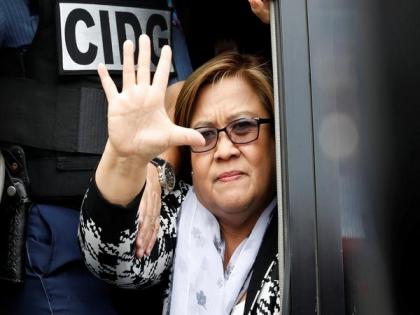 Philippines: Leila de Lima, critic of Duterte's 'drug war' released on bail | Philippines: Leila de Lima, critic of Duterte's 'drug war' released on bail Philippines: Leila de Lima, critic of Duterte's 'drug war' released on bail | Philippines: Leila de Lima, critic of Duterte's 'drug war' released on bail