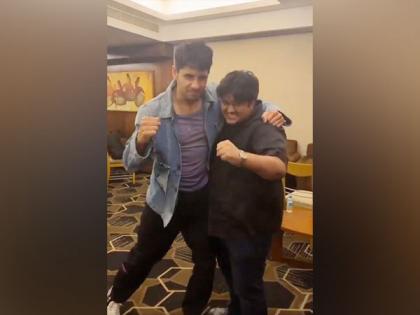 Sidharth Malhotra wishes 'Marjaavaan' director Milap Zaveri on his birthday | Sidharth Malhotra wishes 'Marjaavaan' director Milap Zaveri on his birthday Sidharth Malhotra wishes 'Marjaavaan' director Milap Zaveri on his birthday | Sidharth Malhotra wishes 'Marjaavaan' director Milap Zaveri on his birthday