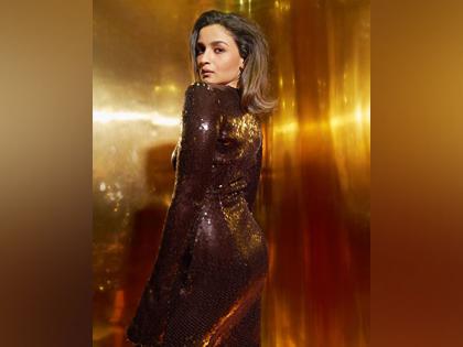 Alia Bhatt exudes glamour in shimmery brown dress on 'Koffee With Karan' 8 couch | Alia Bhatt exudes glamour in shimmery brown dress on 'Koffee With Karan' 8 couch Alia Bhatt exudes glamour in shimmery brown dress on 'Koffee With Karan' 8 couch | Alia Bhatt exudes glamour in shimmery brown dress on 'Koffee With Karan' 8 couch