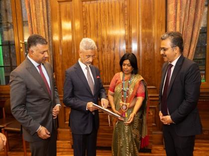 EAM Jaishnakar releases 4th edition of Bharat Bhawan magazine in London | EAM Jaishnakar releases 4th edition of Bharat Bhawan magazine in London EAM Jaishnakar releases 4th edition of Bharat Bhawan magazine in London | EAM Jaishnakar releases 4th edition of Bharat Bhawan magazine in London