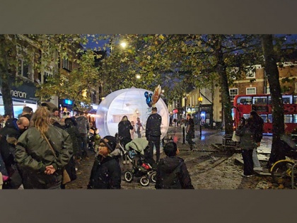 Christmas lights glitter across London as festival approaches | Christmas lights glitter across London as festival approaches