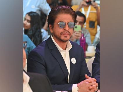 SRK looks dapper in blue suit at event in Delhi | SRK looks dapper in blue suit at event in Delhi