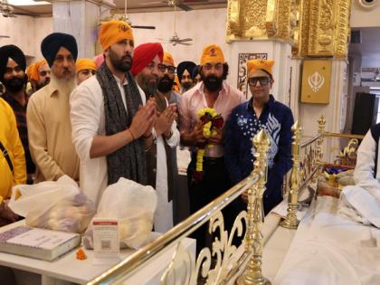 Ranbir, Bobby seeks blessings at Bangla Saheb Gurudwara following 'Animal' trailer launch in Delhi | Ranbir, Bobby seeks blessings at Bangla Saheb Gurudwara following 'Animal' trailer launch in Delhi Ranbir, Bobby seeks blessings at Bangla Saheb Gurudwara following 'Animal' trailer launch in Delhi | Ranbir, Bobby seeks blessings at Bangla Saheb Gurudwara following 'Animal' trailer launch in Delhi
