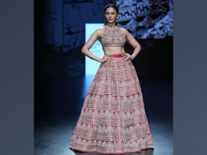 Rakul Preet Singh wishes her parents on their anniversary, says, "thankyou for making us believe in love" | Rakul Preet Singh wishes her parents on their anniversary, says, "thankyou for making us believe in love" Rakul Preet Singh wishes her parents on their anniversary, says, "thankyou for making us believe in love" | Rakul Preet Singh wishes her parents on their anniversary, says, "thankyou for making us believe in love"