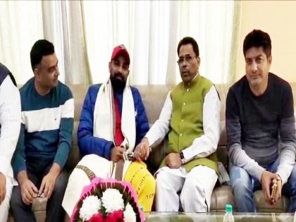 UP Minister Narendra Kashyap meets Mohammed Shami at his residence in Amroha | UP Minister Narendra Kashyap meets Mohammed Shami at his residence in Amroha