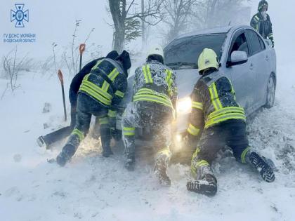 Death toll reaches 10; around 2,500 rescued as heavy snowstorm batters Ukraine | Death toll reaches 10; around 2,500 rescued as heavy snowstorm batters Ukraine Death toll reaches 10; around 2,500 rescued as heavy snowstorm batters Ukraine | Death toll reaches 10; around 2,500 rescued as heavy snowstorm batters Ukraine