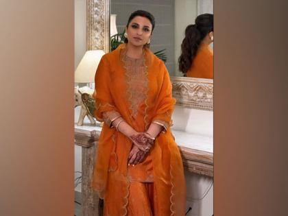 Parineeti Chopra looks dazzling in shimmery attire, pics inside | Parineeti Chopra looks dazzling in shimmery attire, pics inside Parineeti Chopra looks dazzling in shimmery attire, pics inside | Parineeti Chopra looks dazzling in shimmery attire, pics inside