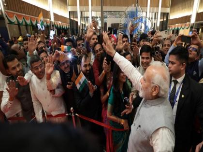 'Modi, Modi!': Indian diaspora welcomes PM Modi in UAE with cheers, cultural celebrations | 'Modi, Modi!': Indian diaspora welcomes PM Modi in UAE with cheers, cultural celebrations 'Modi, Modi!': Indian diaspora welcomes PM Modi in UAE with cheers, cultural celebrations | 'Modi, Modi!': Indian diaspora welcomes PM Modi in UAE with cheers, cultural celebrations