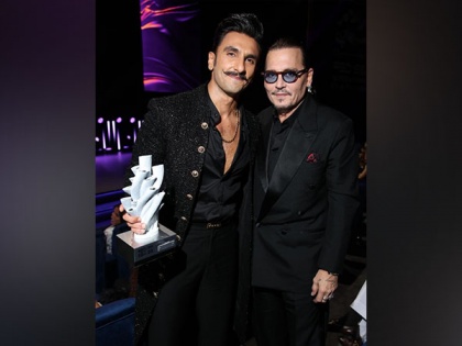 Ranveer Singh strikes a pose with Johnny Depp at Red Sea Film Festival, fans can't keep calm | Ranveer Singh strikes a pose with Johnny Depp at Red Sea Film Festival, fans can't keep calm