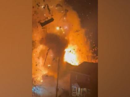 US: Massive explosion at house in Arlington after man fires flare gun to scare off policemen | US: Massive explosion at house in Arlington after man fires flare gun to scare off policemen