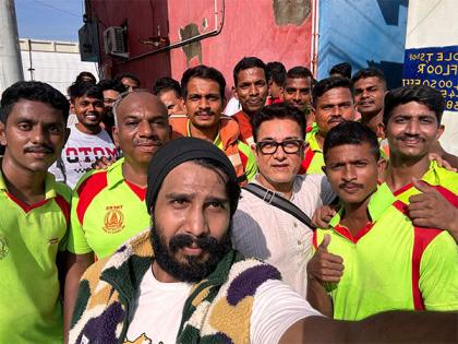 Aamir Khan rescued from Chennai floods, actor Vishnu Vishal shares pictures | Aamir Khan rescued from Chennai floods, actor Vishnu Vishal shares pictures Aamir Khan rescued from Chennai floods, actor Vishnu Vishal shares pictures | Aamir Khan rescued from Chennai floods, actor Vishnu Vishal shares pictures