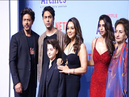 SRK dons 'The Archies' T-shirt at screening of his daughter Suhana Khan's debut film | SRK dons 'The Archies' T-shirt at screening of his daughter Suhana Khan's debut film SRK dons 'The Archies' T-shirt at screening of his daughter Suhana Khan's debut film | SRK dons 'The Archies' T-shirt at screening of his daughter Suhana Khan's debut film