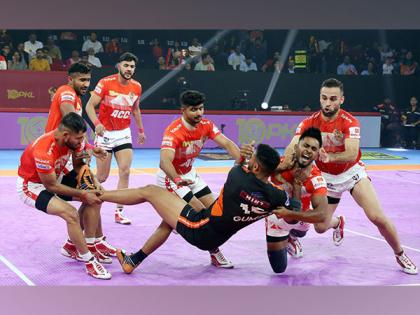 Pro Kabaddi League: Sonu Jaglan's heroics help Gujarat Giants beat U Mumba 39-37 | Pro Kabaddi League: Sonu Jaglan's heroics help Gujarat Giants beat U Mumba 39-37 Pro Kabaddi League: Sonu Jaglan's heroics help Gujarat Giants beat U Mumba 39-37 | Pro Kabaddi League: Sonu Jaglan's heroics help Gujarat Giants beat U Mumba 39-37