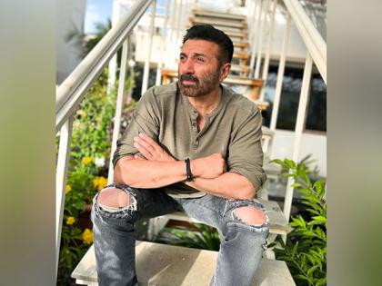 "Afwaahon ka Safar": Sunny Deol reacts to his drunk viral video | "Afwaahon ka Safar": Sunny Deol reacts to his drunk viral video "Afwaahon ka Safar": Sunny Deol reacts to his drunk viral video | "Afwaahon ka Safar": Sunny Deol reacts to his drunk viral video