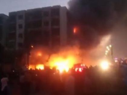 Pakistan: Three people died after fire engulfs Arshi mall in Karachi | Pakistan: Three people died after fire engulfs Arshi mall in Karachi Pakistan: Three people died after fire engulfs Arshi mall in Karachi | Pakistan: Three people died after fire engulfs Arshi mall in Karachi