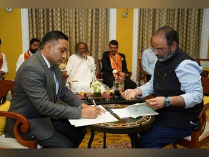 The Art of Living joins hands with the Govt. of Maharashtra for a huge Natural Farming initiative with proven results | The Art of Living joins hands with the Govt. of Maharashtra for a huge Natural Farming initiative with proven results The Art of Living joins hands with the Govt. of Maharashtra for a huge Natural Farming initiative with proven results | The Art of Living joins hands with the Govt. of Maharashtra for a huge Natural Farming initiative with proven results