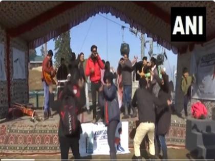 Gulmarg: People dance to Bollywood classic numbers at Kongdoori Musical Event | Gulmarg: People dance to Bollywood classic numbers at Kongdoori Musical Event