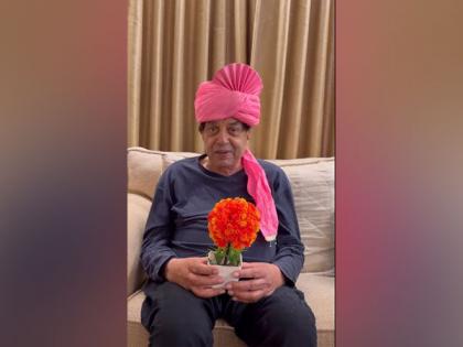 "Pyaare pyaare tohfe aye hain": Dharmendra thanks fans for love showered on his 88th birthday | "Pyaare pyaare tohfe aye hain": Dharmendra thanks fans for love showered on his 88th birthday "Pyaare pyaare tohfe aye hain": Dharmendra thanks fans for love showered on his 88th birthday | "Pyaare pyaare tohfe aye hain": Dharmendra thanks fans for love showered on his 88th birthday