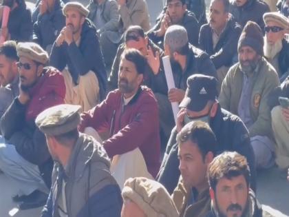 Gilgit Baltistan: Teachers stage protest against administration, demand hike in minimum wages | Gilgit Baltistan: Teachers stage protest against administration, demand hike in minimum wages