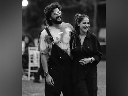 Genelia wishes hubby Riteish Deshmukh on his birthday, calls him "greatest man in entire universe" | Genelia wishes hubby Riteish Deshmukh on his birthday, calls him "greatest man in entire universe"